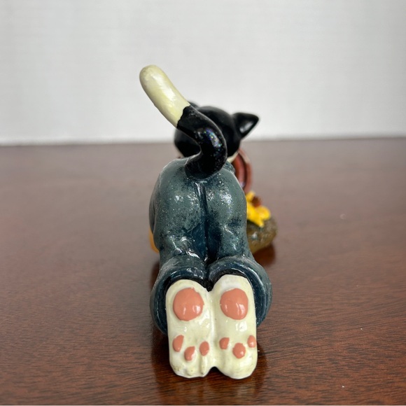 Cat digging in Flower Pot  Donna Little Kitt'in Littles by Enesco Figurine 1998 - Picture 4 of 11